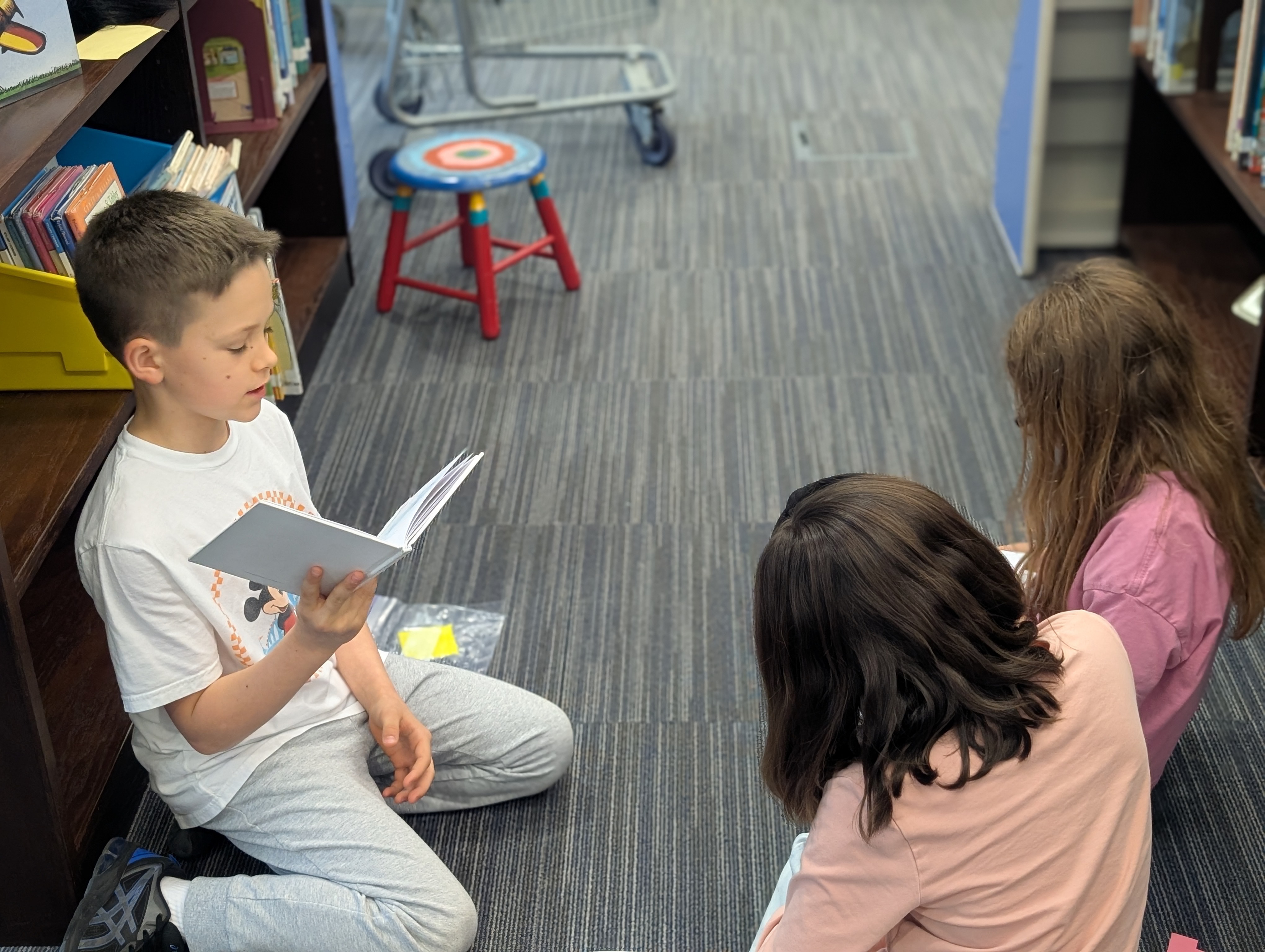Kids reading
